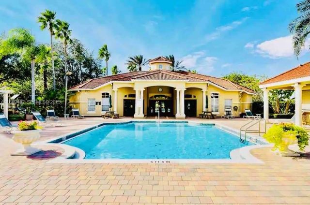 8520 Sunrise Key Drive, Kissimmee, FL 34747