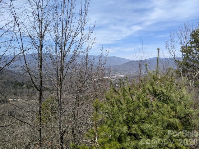 124 Settings Boulevard, Black Mountain, NC 28711