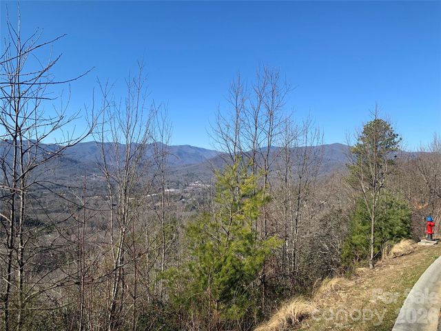 124 Settings Boulevard, Black Mountain, NC 28711