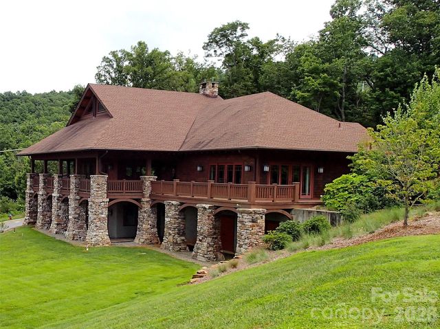 124 Settings Boulevard, Black Mountain, NC 28711