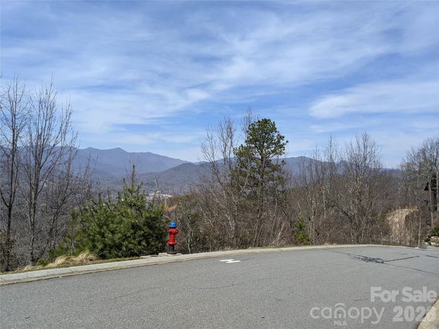 124 Settings Boulevard, Black Mountain, NC 28711