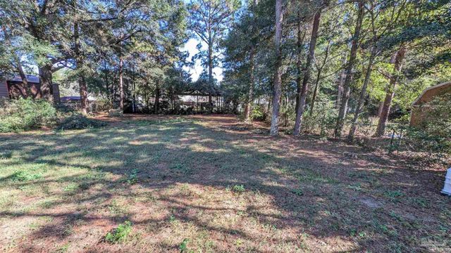 6818 Roundup Ln, Milton, FL 32570