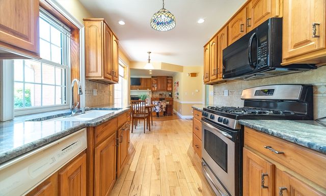 28 Parker St, East Longmeadow, MA 01028