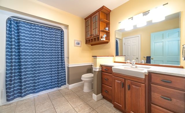 28 Parker St, East Longmeadow, MA 01028