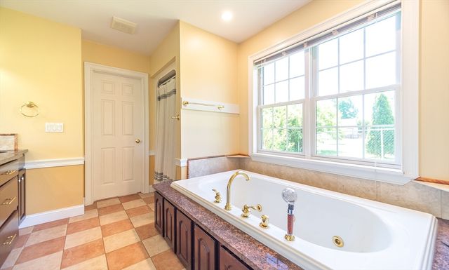 28 Parker St, East Longmeadow, MA 01028