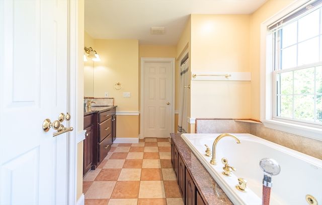 28 Parker St, East Longmeadow, MA 01028