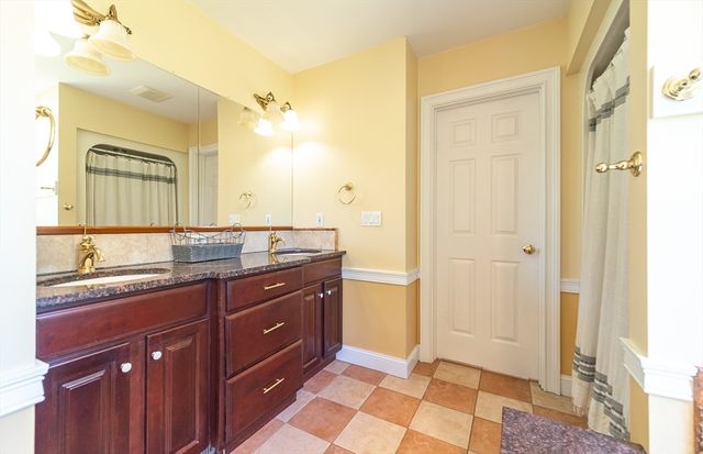 28 Parker St, East Longmeadow, MA 01028