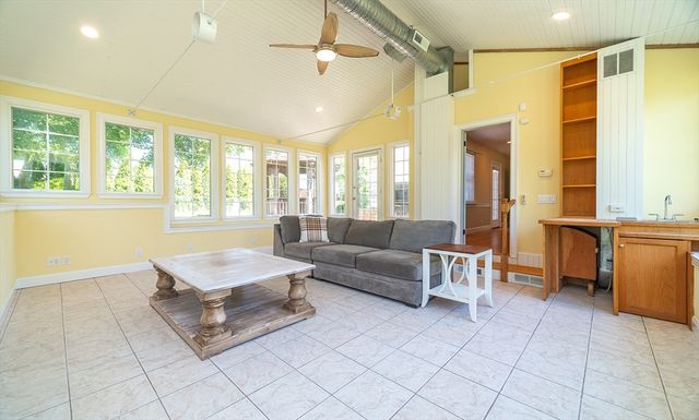 28 Parker St, East Longmeadow, MA 01028