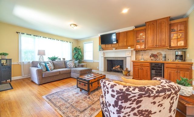 28 Parker St, East Longmeadow, MA 01028