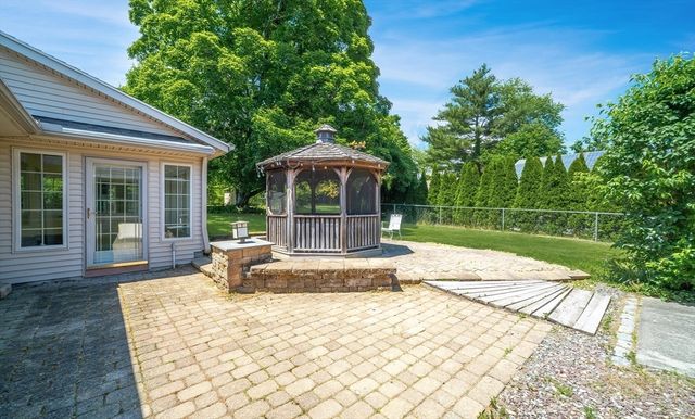 28 Parker St, East Longmeadow, MA 01028