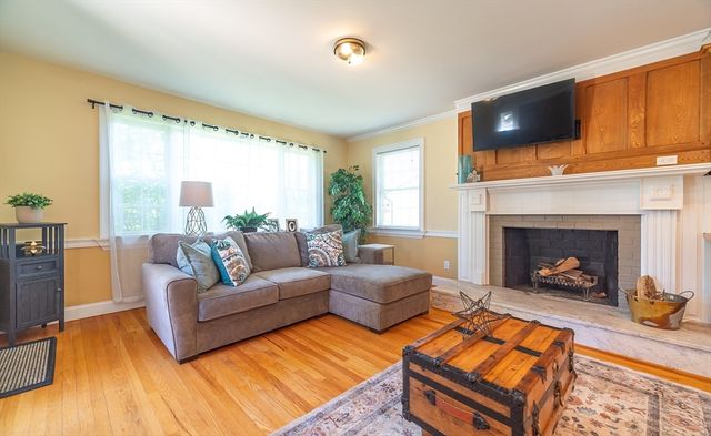 28 Parker St, East Longmeadow, MA 01028