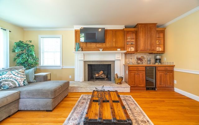 28 Parker St, East Longmeadow, MA 01028