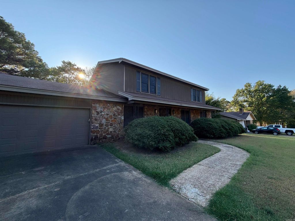 2320 Indian Trails Street, Jonesboro, AR 72401
