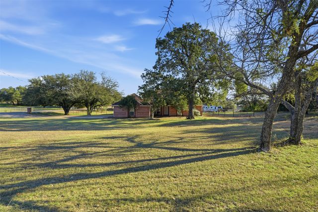 3300 Hummingbird Court, Granbury, TX 76049