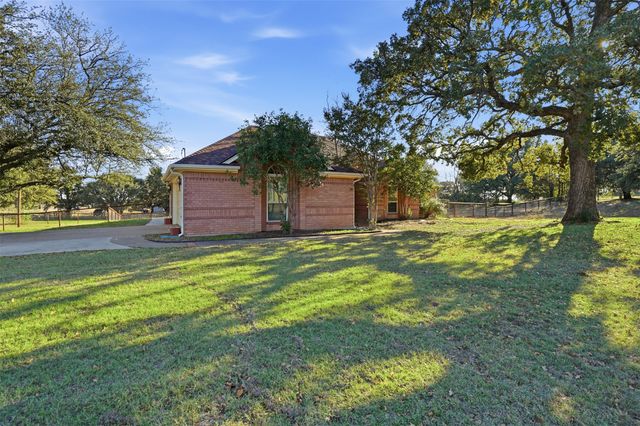 3300 Hummingbird Court, Granbury, TX 76049