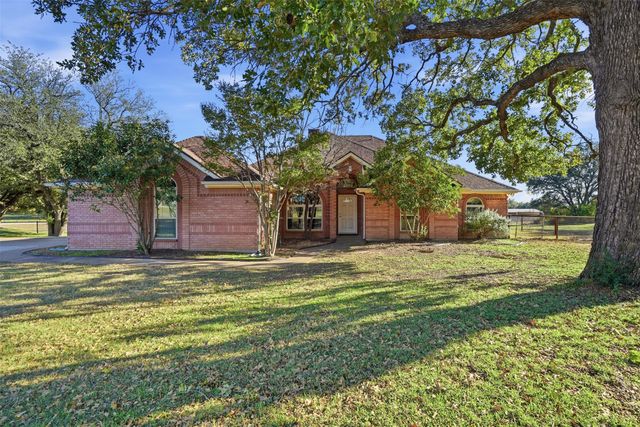 3300 Hummingbird Court, Granbury, TX 76049