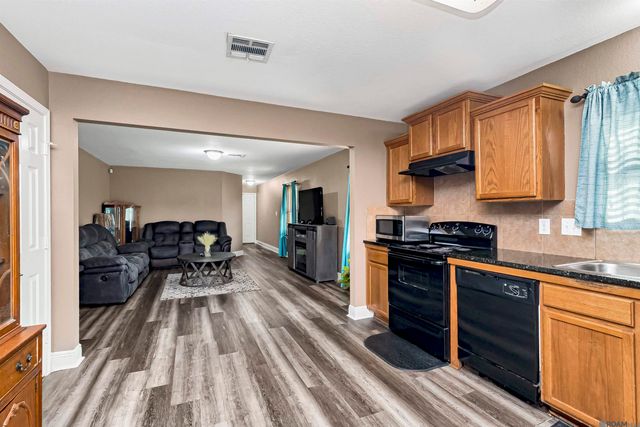 1033 S Darla Ave, Gonzales, LA 70737