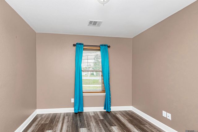 1033 S Darla Ave, Gonzales, LA 70737