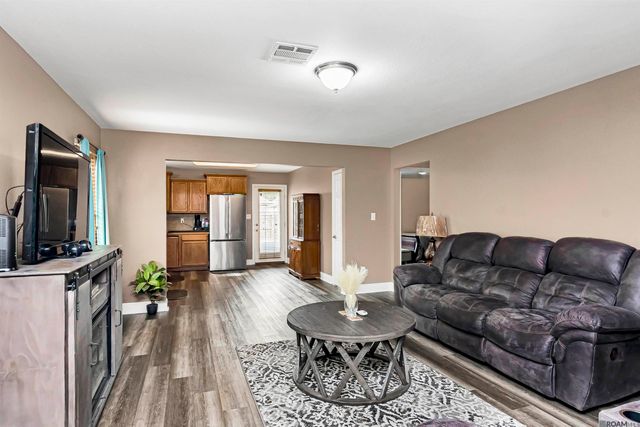 1033 S Darla Ave, Gonzales, LA 70737