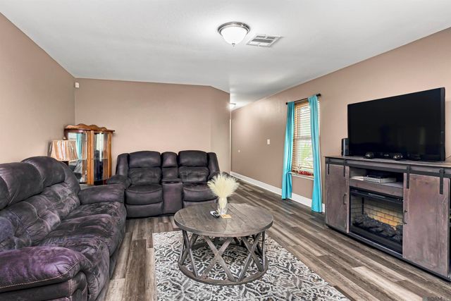 1033 S Darla Ave, Gonzales, LA 70737