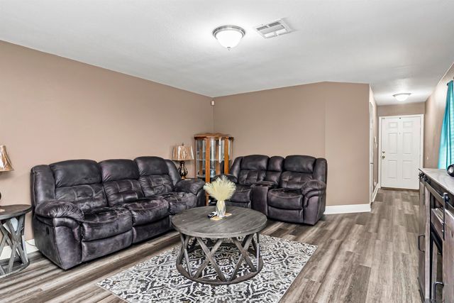 1033 S Darla Ave, Gonzales, LA 70737