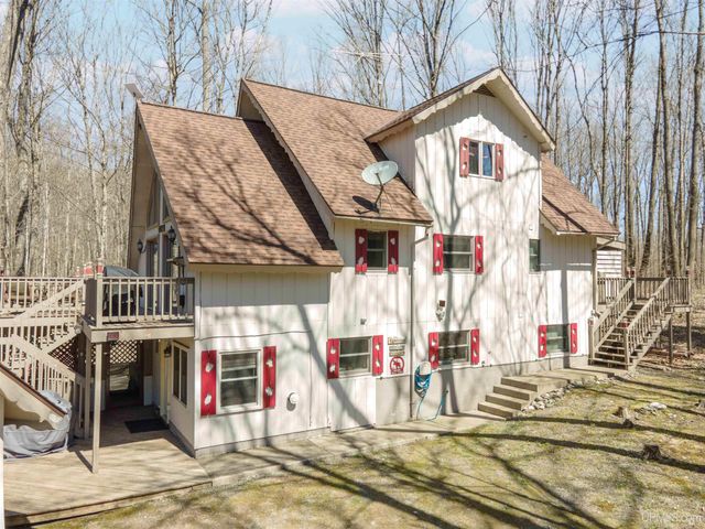 112 Little Deer Road, Iron River, MI 49935
