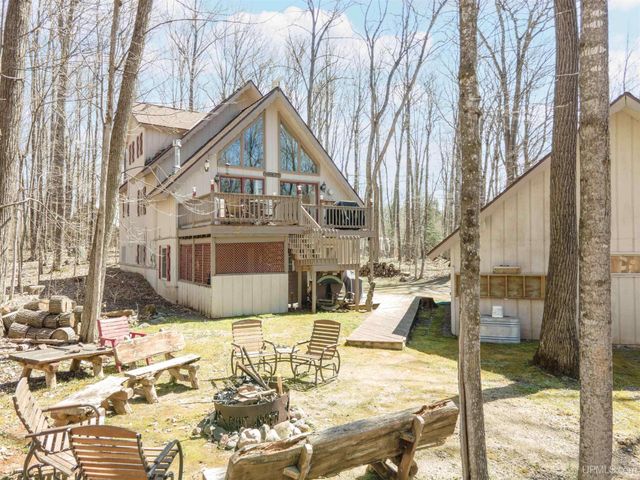 112 Little Deer Road, Iron River, MI 49935