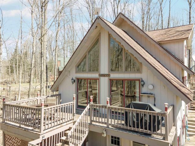 112 Little Deer Road, Iron River, MI 49935