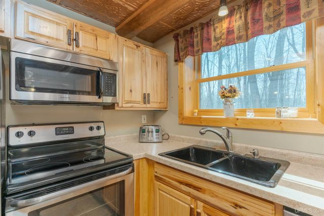 112 Little Deer Road, Iron River, MI 49935