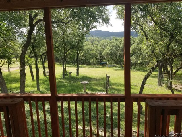 177 laurel ridge, Lakehills, TX 78063