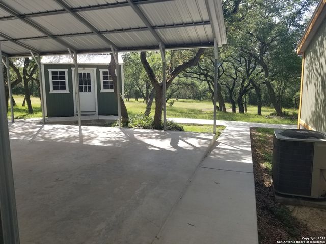 177 laurel ridge, Lakehills, TX 78063