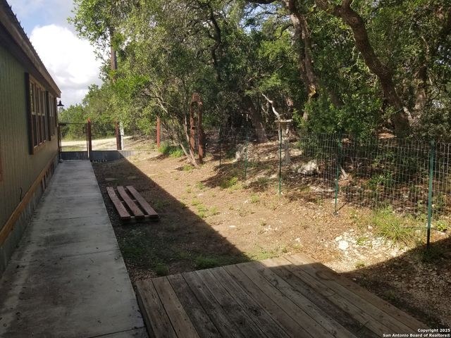 177 laurel ridge, Lakehills, TX 78063