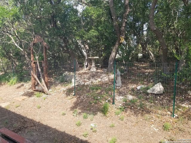 177 laurel ridge, Lakehills, TX 78063