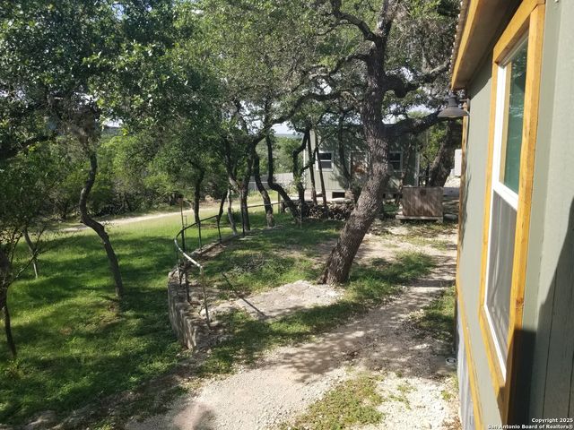 177 laurel ridge, Lakehills, TX 78063