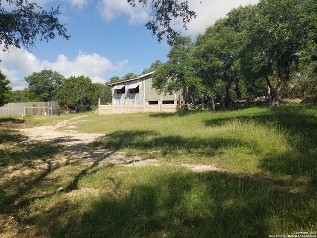 177 laurel ridge, Lakehills, TX 78063