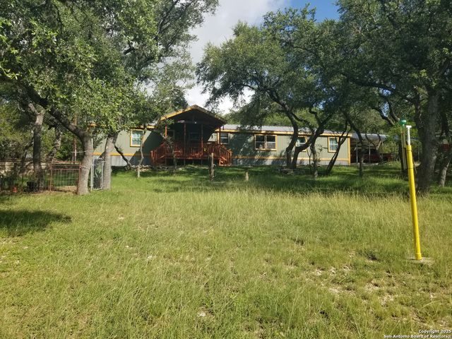 177 laurel ridge, Lakehills, TX 78063