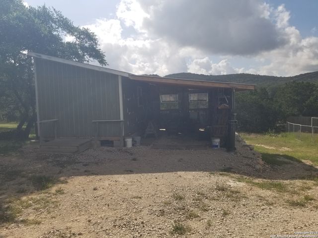 177 laurel ridge, Lakehills, TX 78063