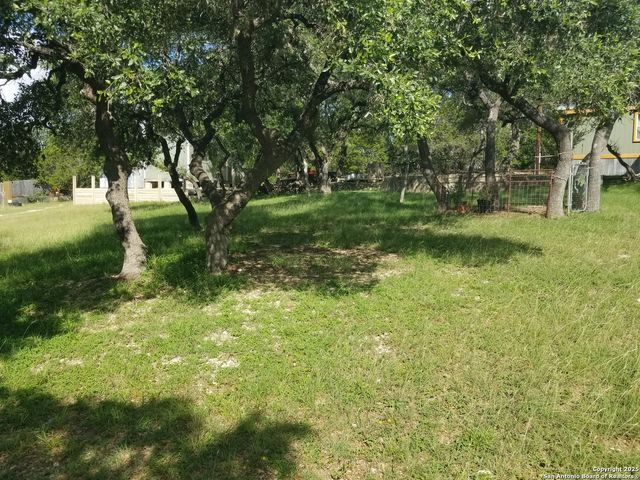 177 laurel ridge, Lakehills, TX 78063