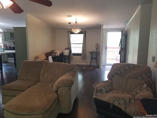 177 laurel ridge, Lakehills, TX 78063