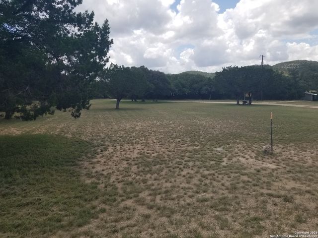 177 laurel ridge, Lakehills, TX 78063