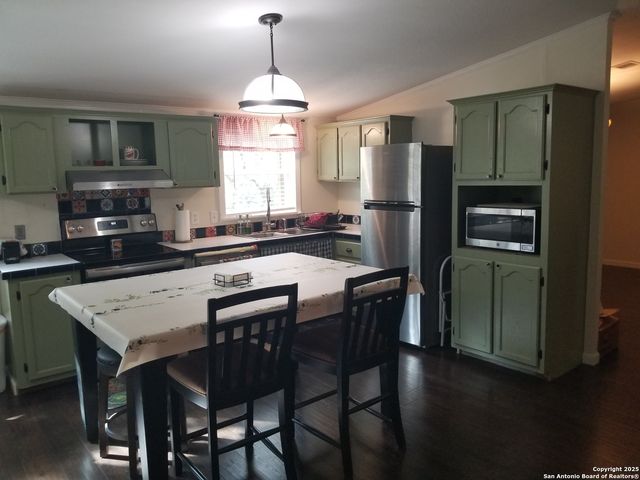 177 laurel ridge, Lakehills, TX 78063