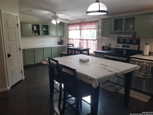 177 laurel ridge, Lakehills, TX 78063