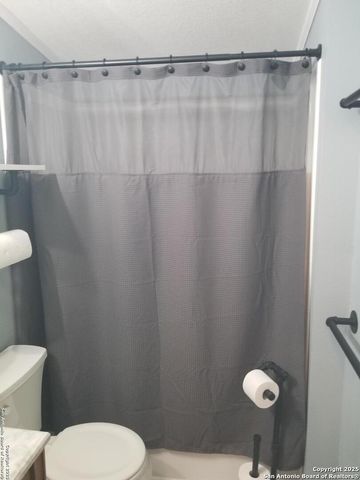 177 laurel ridge, Lakehills, TX 78063