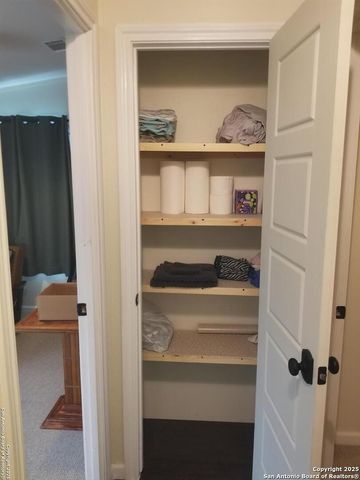 177 laurel ridge, Lakehills, TX 78063