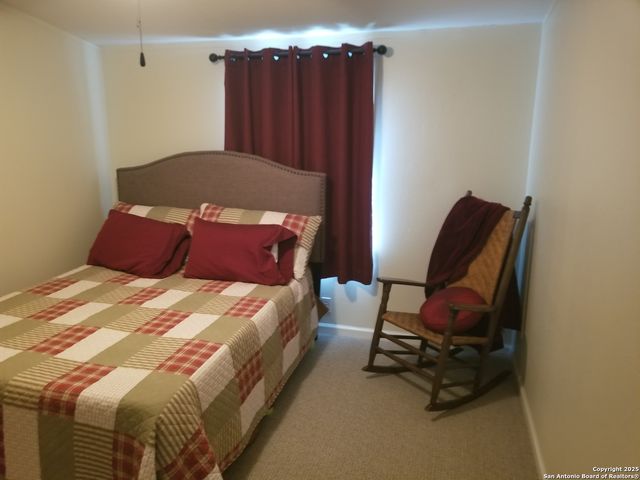 177 laurel ridge, Lakehills, TX 78063