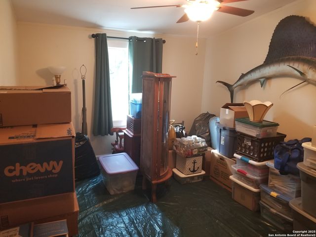 177 laurel ridge, Lakehills, TX 78063