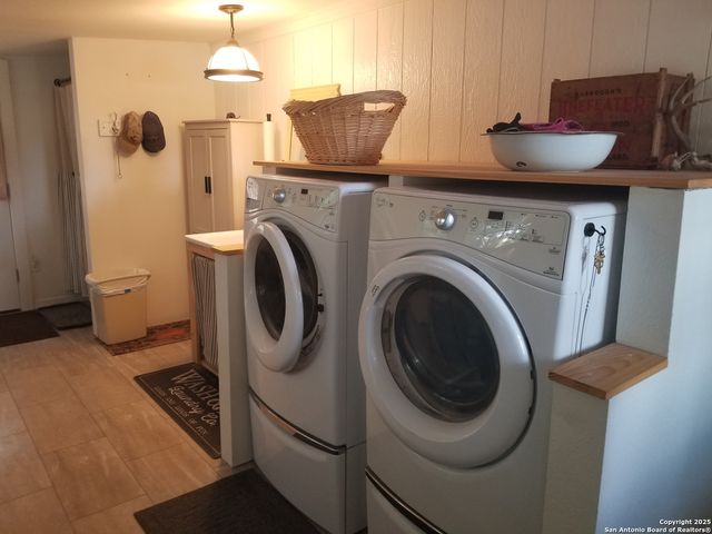 177 laurel ridge, Lakehills, TX 78063