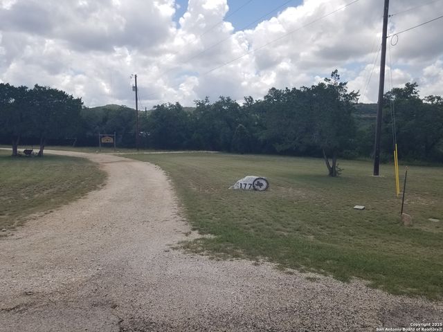 177 laurel ridge, Lakehills, TX 78063