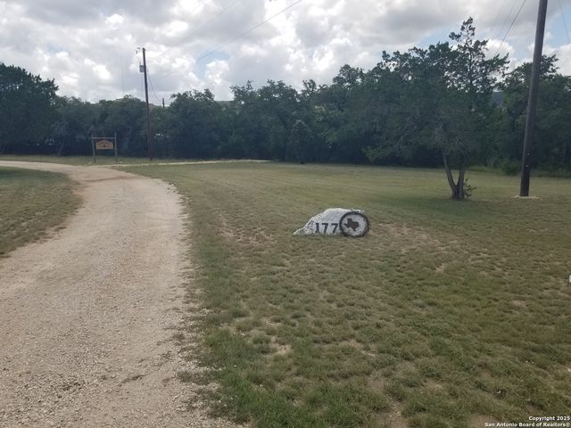 177 laurel ridge, Lakehills, TX 78063