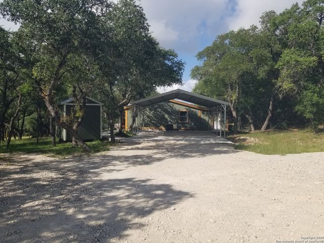 177 laurel ridge, Lakehills, TX 78063